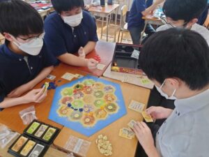 大会に向けて、ボードゲームを選定中