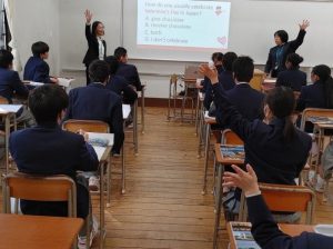 金子中学校の2年生が授業を体験ーー4日