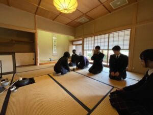 茶道部　東野教養講座❝英語で茶道を学ぼう❞